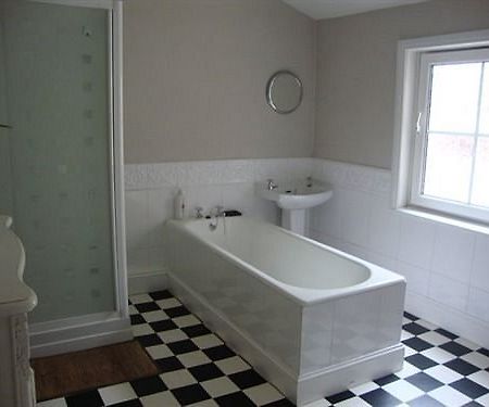 Alpine Guest House Мидълзбро Екстериор снимка